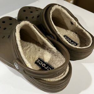 Croc’s women Ralen Fleece Lined Clogs Size 6 Walnut Sandals